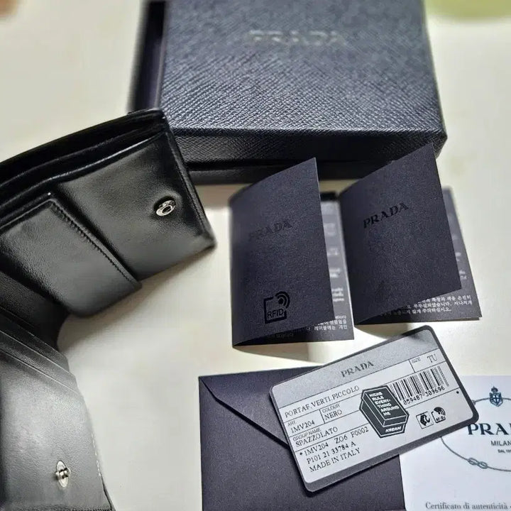 [BUNJANG] Prada Triangle Black Bifold Wallet / 프라다 트라이앵글 반지갑 블랙