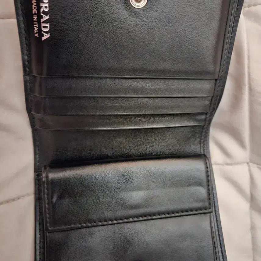 [BUNJANG] Prada Triangle Black Bifold Wallet / 프라다 트라이앵글 반지갑 블랙