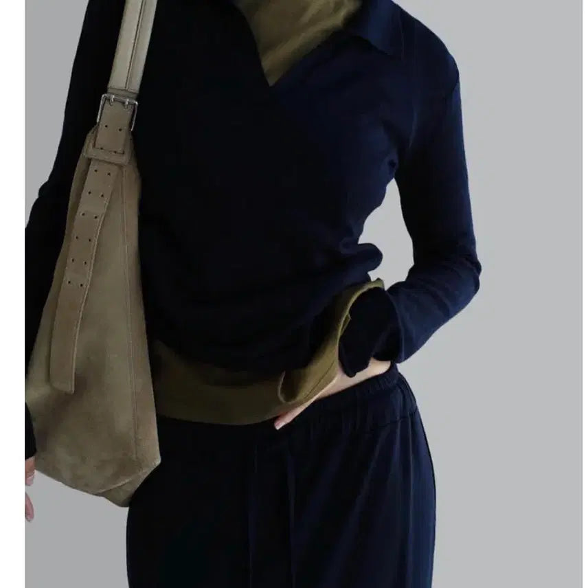 [BUNJANG] La Room Low Collar Knit Navy / (새상품 배포) 라룸 로우카라니트 네이비