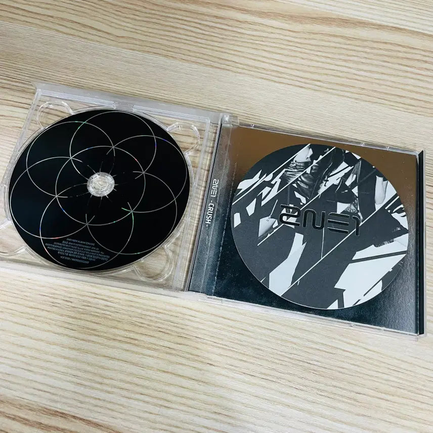 [SOLD OUT] [중고음반/CD] 걸스힙합 YG 투애니원 2NE1 2집 CRUSH (블랙