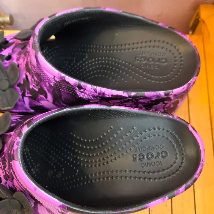 [SOLD OUT] 크록스 플라워 장식 키높이 신발(245-250mm)W8사이즈