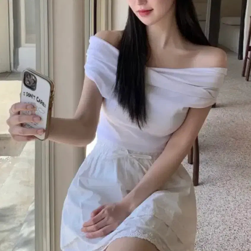 [BUNJANG] White Off-Shoulder Short Sleeve T-shirt / 화이트 오프숄더
