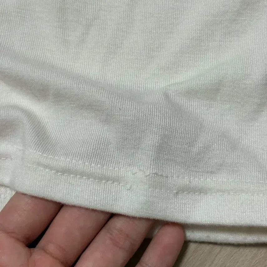 [BUNJANG] White Off-Shoulder Short Sleeve T-shirt / 화이트 오프숄더