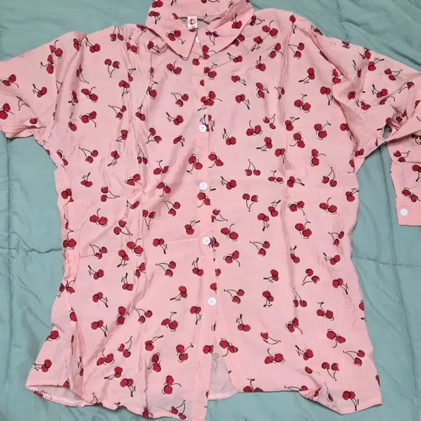 [BUNJANG] Pink Cherry Pattern Long Sleeve Shirt / 체리 패턴 핑크색 긴팔 셔츠 판매해요~