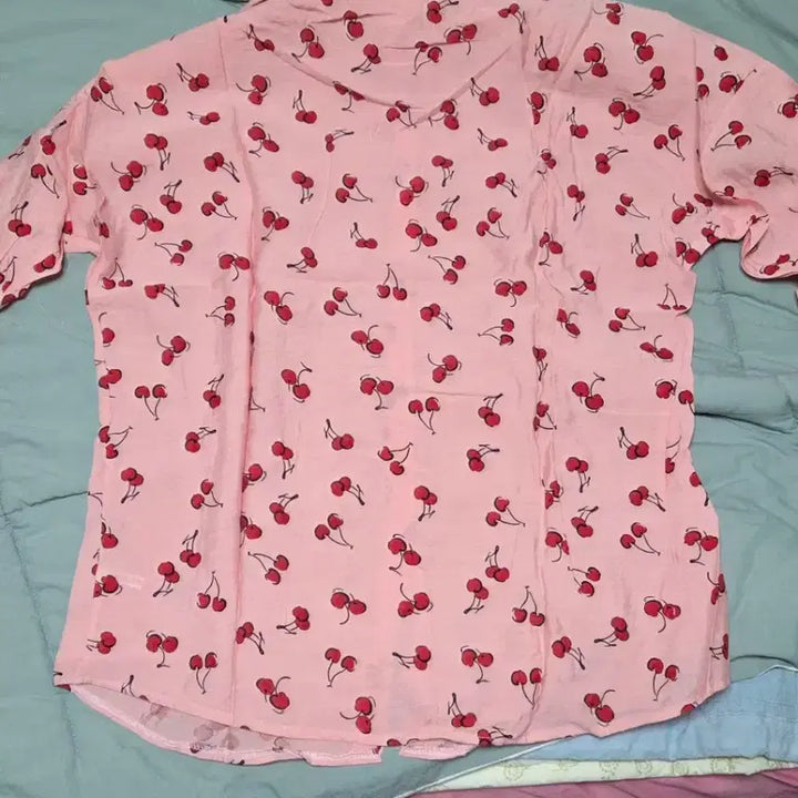 [BUNJANG] Pink Cherry Pattern Long Sleeve Shirt / 체리 패턴 핑크색 긴팔 셔츠 판매해요~