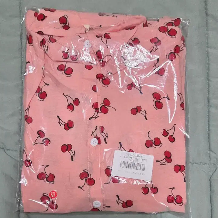 [BUNJANG] Pink Cherry Pattern Long Sleeve Shirt / 체리 패턴 핑크색 긴팔 셔츠 판매해요~