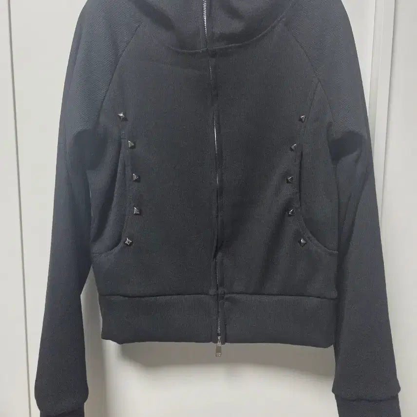 [BUNJANG] Pachez Ribbed Stud Slim Fit Two-Way Hooded Zip-Up / 파체즈 골지 스터드 슬림핏 투웨이 후드 집업