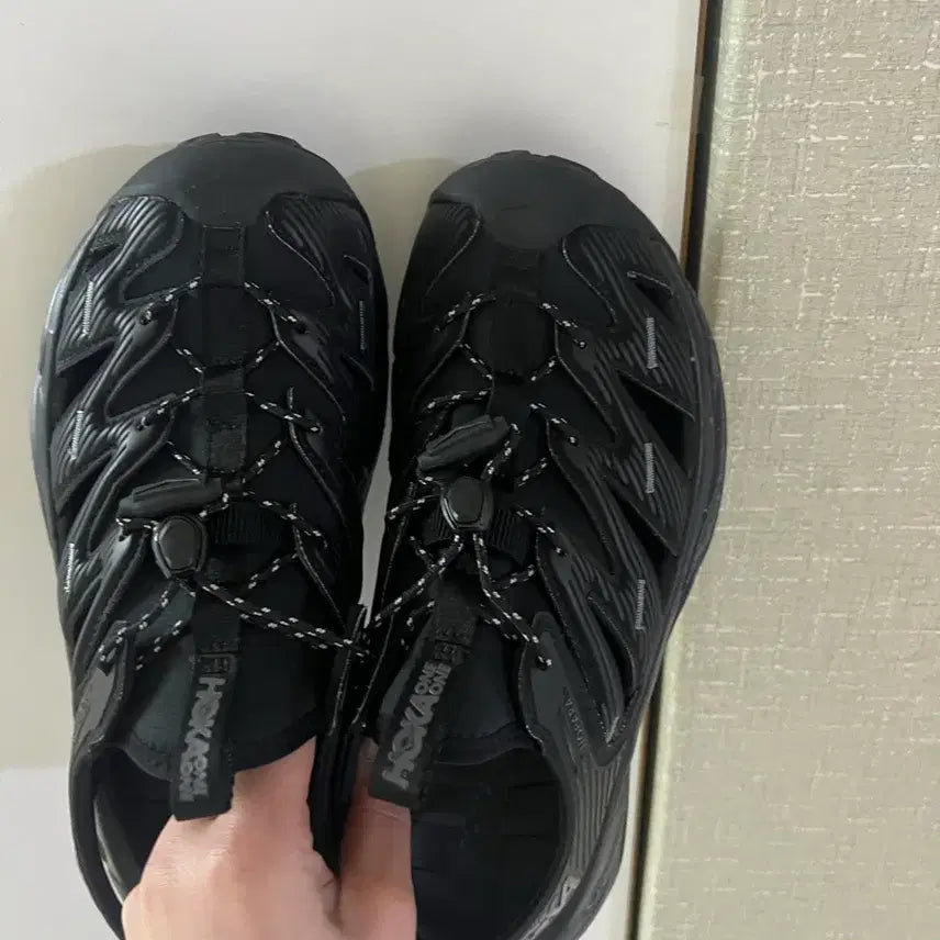 [SOLD OUT] 호카 호파라 블랙 샌들