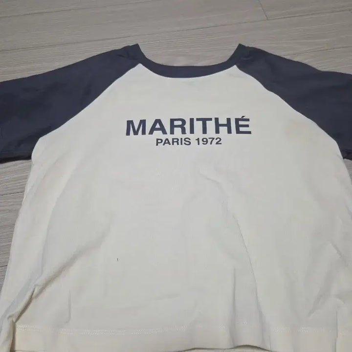 [BUNJANG] Marithe W Regular Logo Raglan Crop Tee / 마리뗑) W REGULAR LOGO RAGLAN CROP TEE 진한회색