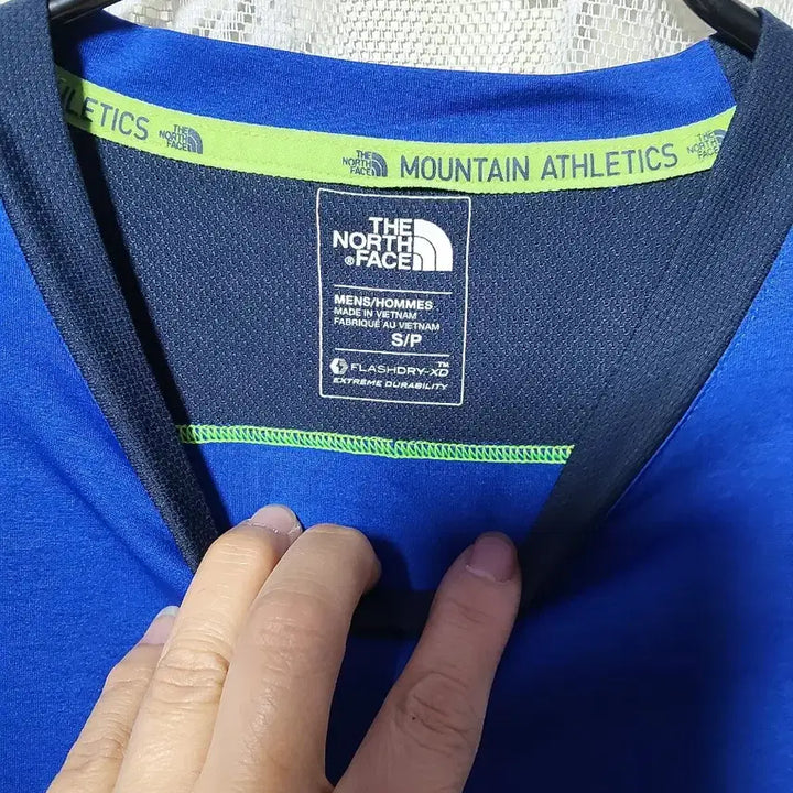 [BUNJANG] The North Face Blue Sleeveless T-Shirt / 노스페이스 블루 민소매 티셔츠