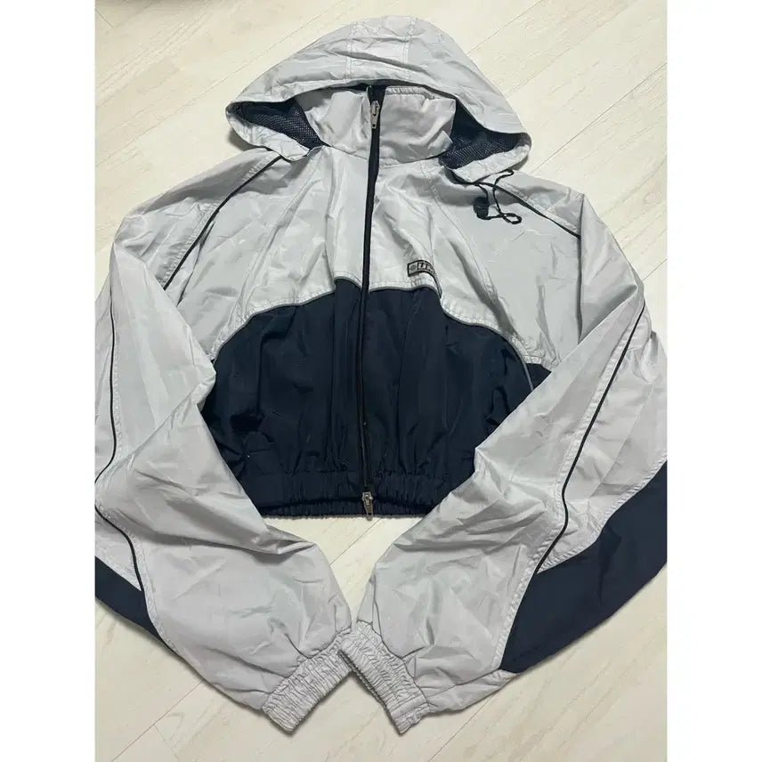 [BUNJANG] Kim Kodi Umbro Crop Windbreaker Jacket / 김코디 엄브로 크롭 바람막이 자켓 재미삼아