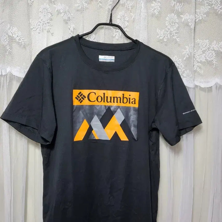 [BUNJANG] Columbia Black Logo Short Sleeve T-Shirt / 컬럼비아 블랙 로고 반팔 티셔츠