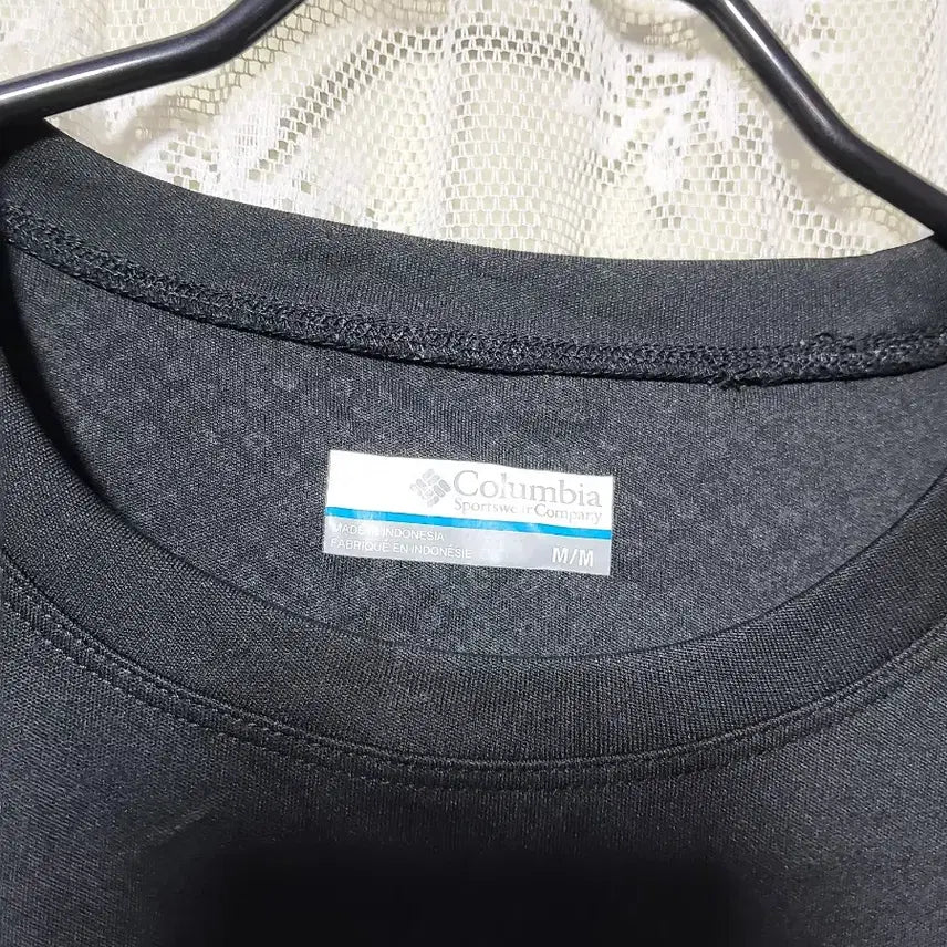 [BUNJANG] Columbia Black Logo Short Sleeve T-Shirt / 컬럼비아 블랙 로고 반팔 티셔츠