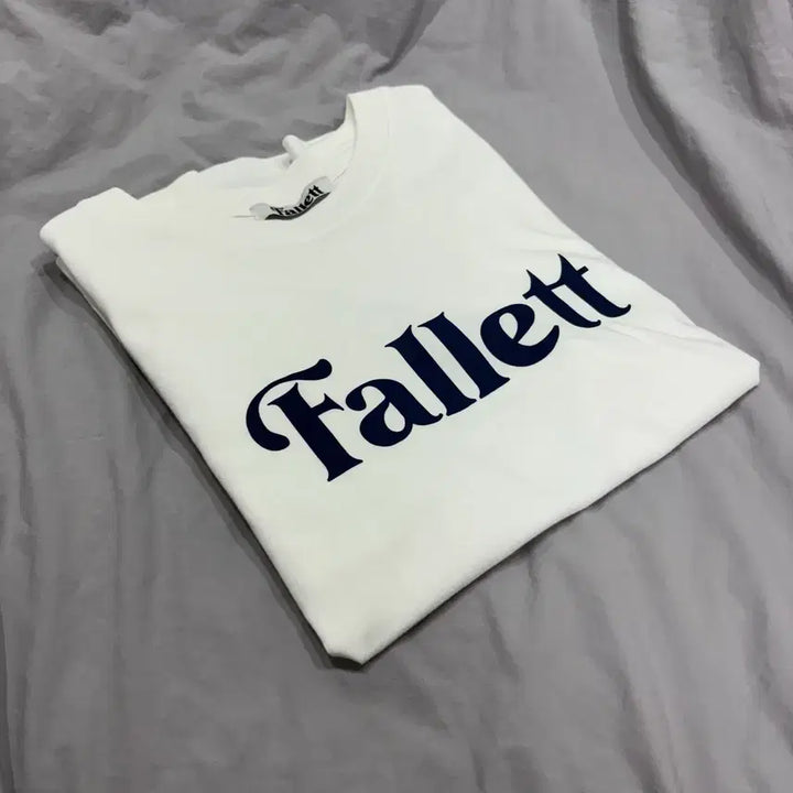 [SOLD OUT] 팔렛 스토리 로고 에센셜 반팔티 화이트