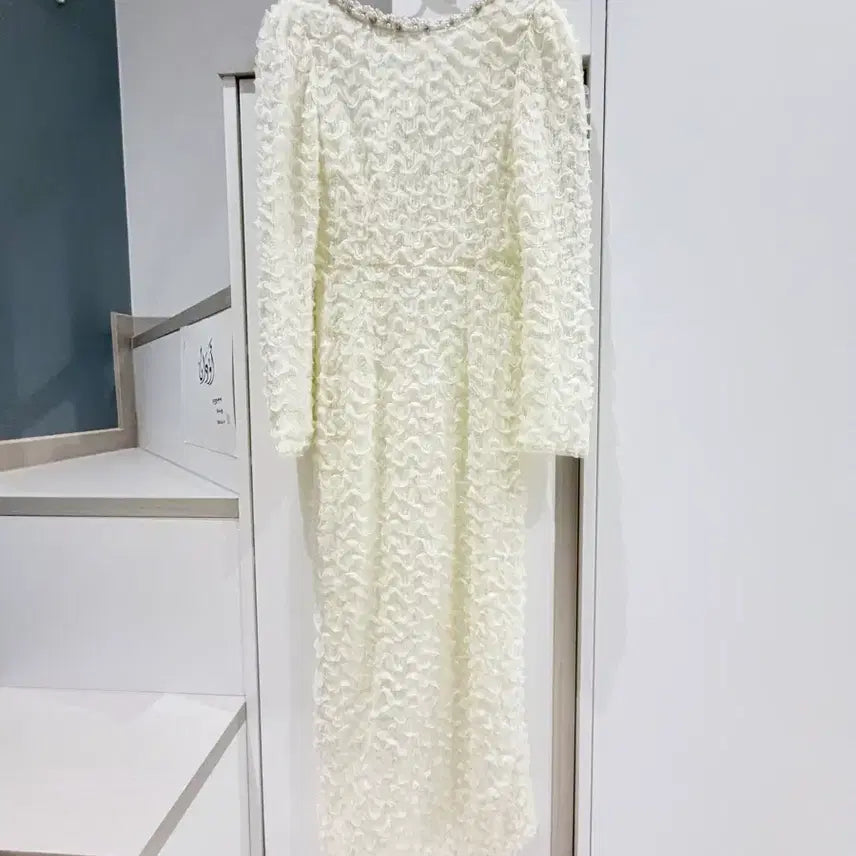 [BUNJANG] Luxury White Pearl Embellished Long Dress / 새상품 럭셔리 입체 화이트 롱 원피스 (진주 장식)