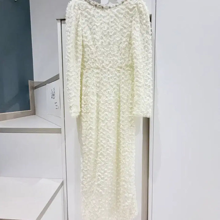 [BUNJANG] Luxury White Pearl Embellished Long Dress / 새상품 럭셔리 입체 화이트 롱 원피스 (진주 장식)