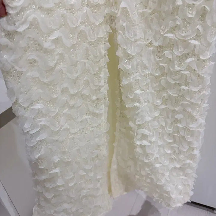 [BUNJANG] Luxury White Pearl Embellished Long Dress / 새상품 럭셔리 입체 화이트 롱 원피스 (진주 장식)
