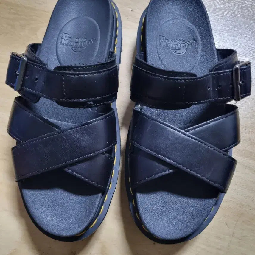 [BUNJANG] Dr. Martens Black Leather Slippers (Size 250) / 닥터마틴  블랙 가죽 슬리퍼  사이즈250