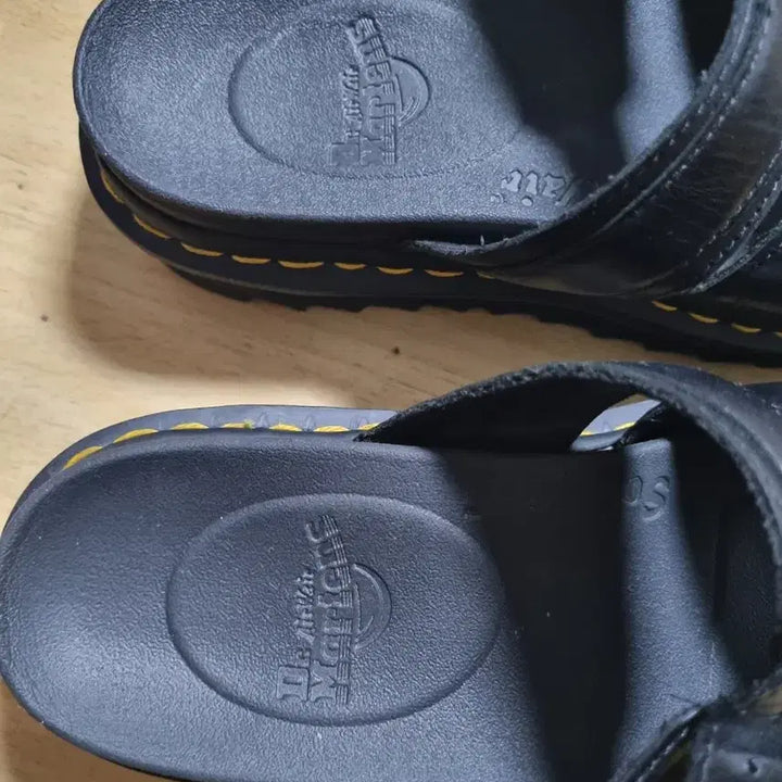 [BUNJANG] Dr. Martens Black Leather Slippers (Size 250) / 닥터마틴  블랙 가죽 슬리퍼  사이즈250