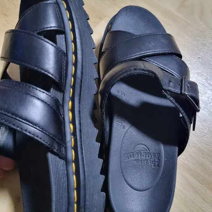 [BUNJANG] Dr. Martens Black Leather Slippers (Size 250) / 닥터마틴  블랙 가죽 슬리퍼  사이즈250