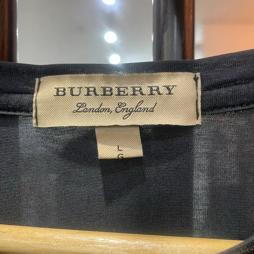 [SOLD OUT] 버버리 여성티셔츠