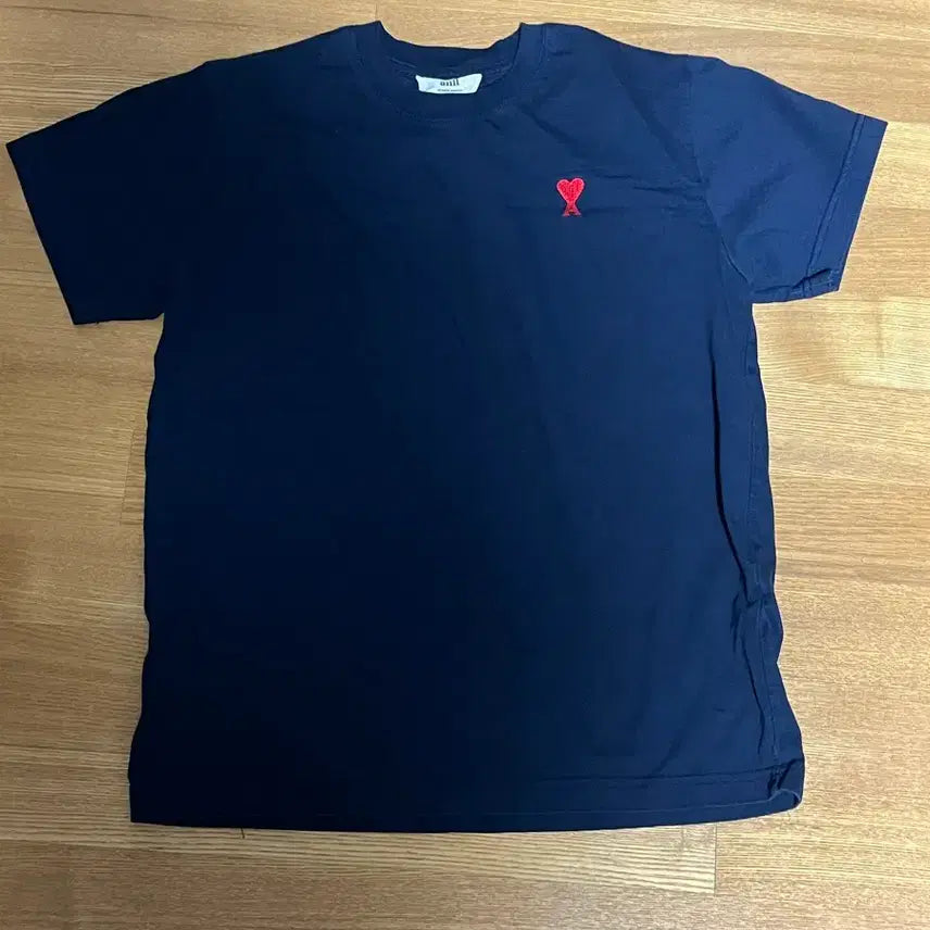 [BUNJANG] Ami Small Heart Navy T-shirt / 아미 스몰 하트 반팔 티셔츠 네이비