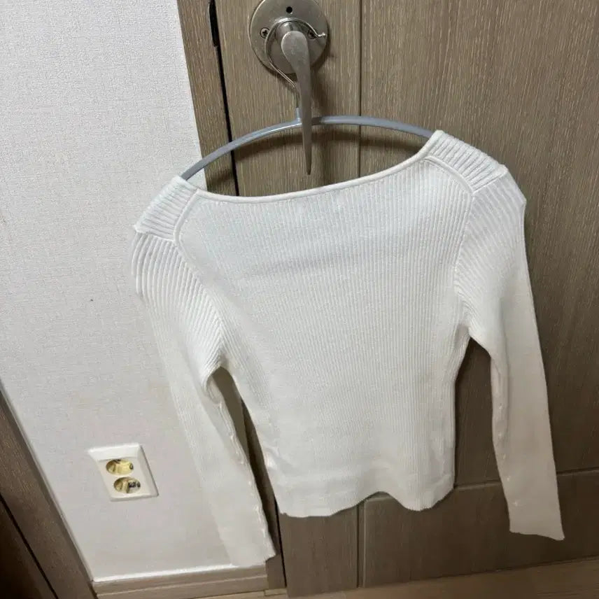 [SOLD OUT] (새상품) 무신사 스탠다드 스퀘어넥 골지 니트 화이트