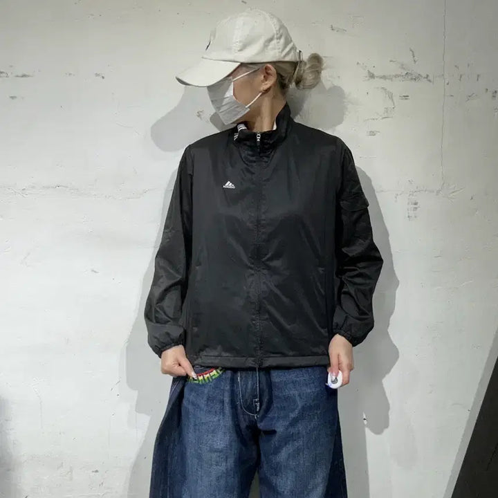 [BUNJANG] Adidas Black White Small Logo Windbreaker Jacket / 아디다스 블랙 화이트 스몰 로고 바람막이 자켓 S