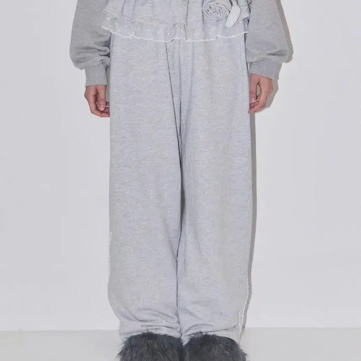[BUNJANG] Illygo Bloom Ruffle Lace Sweat Pants Gray / 일리고 블룸 러플 레이스 스웻 팬츠 그레이
