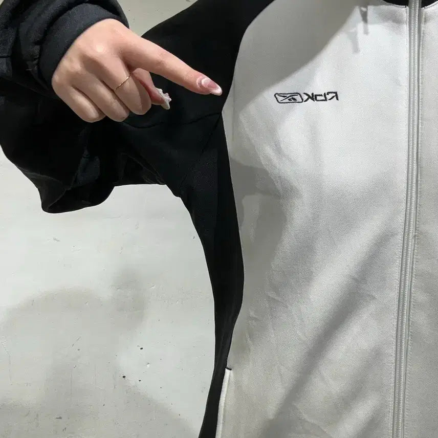 [BUNJANG] Reebok Old School Oversized Track Top Jersey / 리복 올드스쿨 오버핏 화이트 블랙 배색 트랙탑 져지 L
