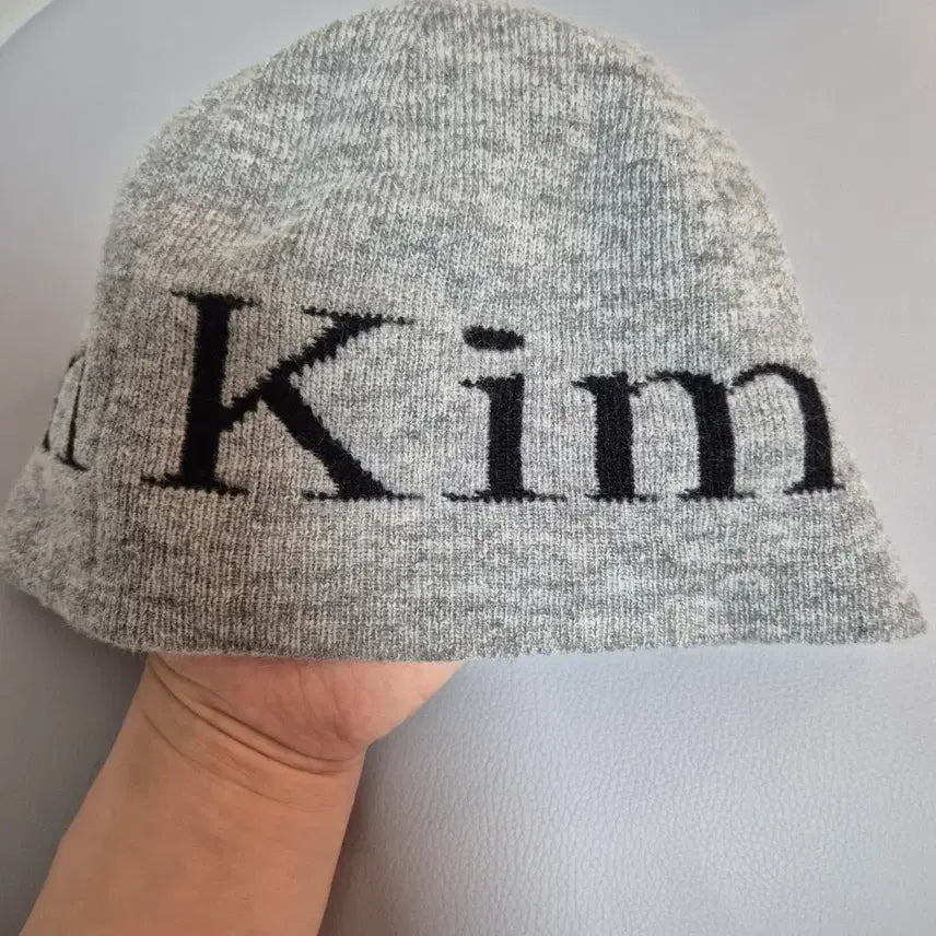 [SOLD OUT] 마뗑킴 로고 자카드 숏 비니 그레이