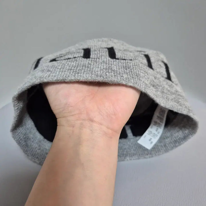 [SOLD OUT] 마뗑킴 로고 자카드 숏 비니 그레이