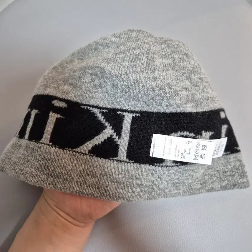 [SOLD OUT] 마뗑킴 로고 자카드 숏 비니 그레이