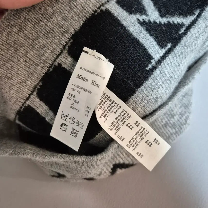 [SOLD OUT] 마뗑킴 로고 자카드 숏 비니 그레이