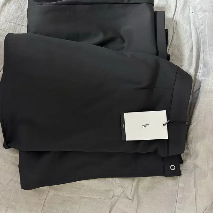 [BUNJANG] Leatherly Layered Skirt Pants - Black / (텍O 배포 새상품)레더리 레이어드 스커트 팬츠 m 블랙