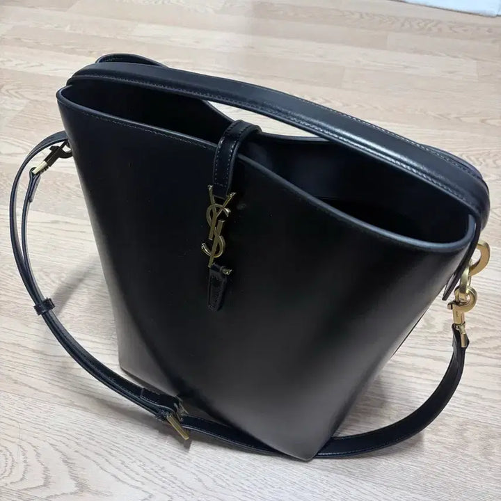 [BUNJANG] Black Calfskin Shoulder Bag / 카프스킨 숄더백