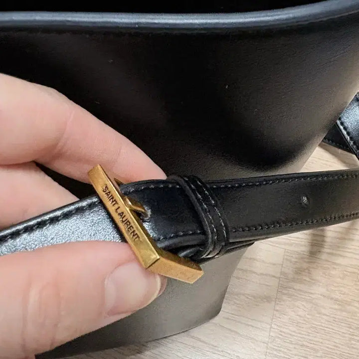 [BUNJANG] Black Calfskin Shoulder Bag / 카프스킨 숄더백