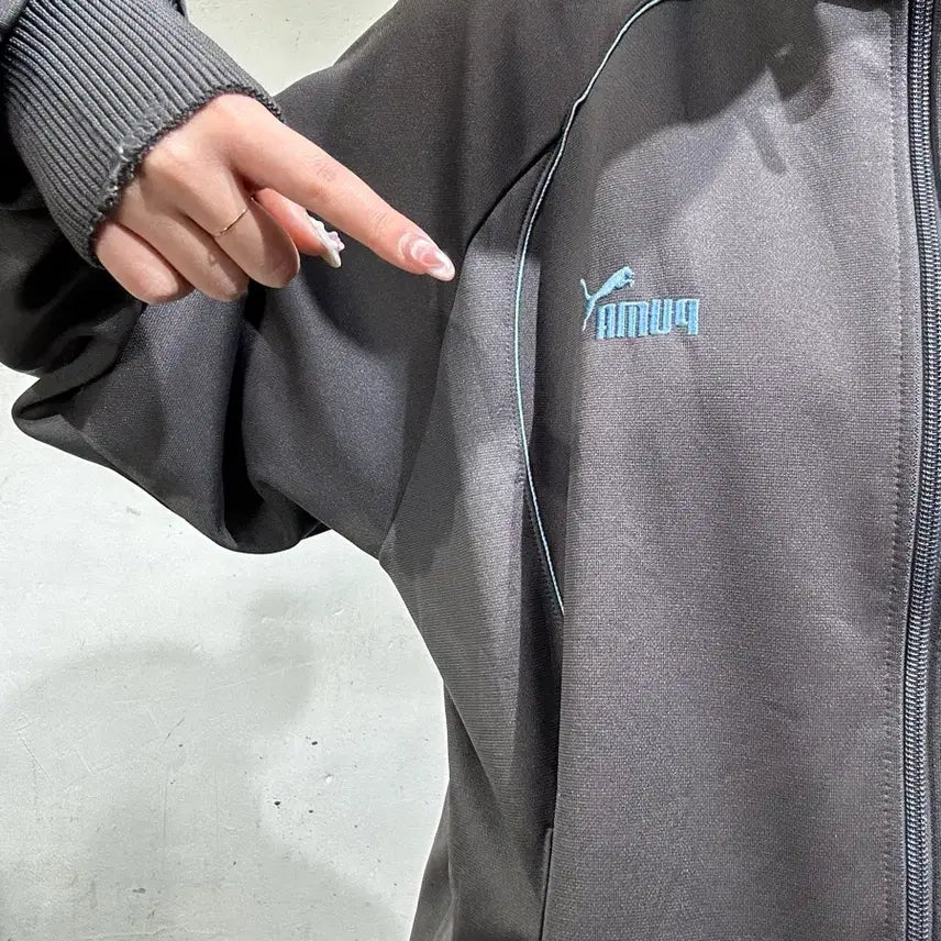 [BUNJANG] Puma Charcoal Oversized Logo Track Top Jacket M / 푸마 차콜 오버핏 로고 올드스쿨 트랙탑 져지 M