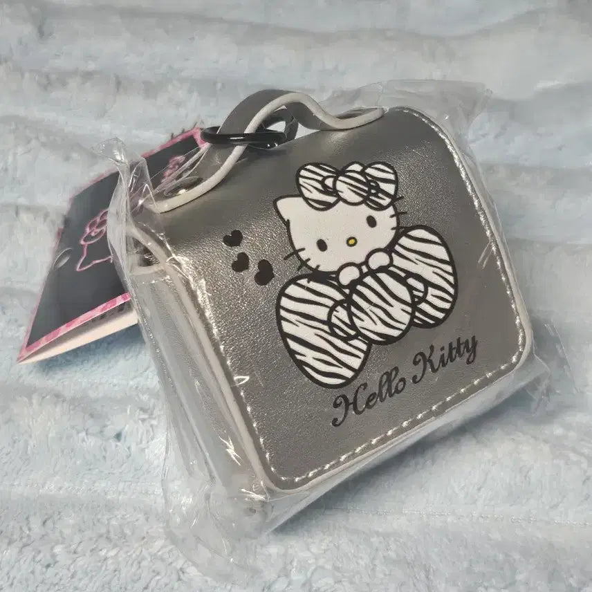 [BUNJANG] Sanrio Hello Kitty Gya-ru Series Back Charm Multi Case Keyring (Silver) / 산리오 헬로키티 갸루시리즈 백참 멀티케이스 키링 (실버 ver)