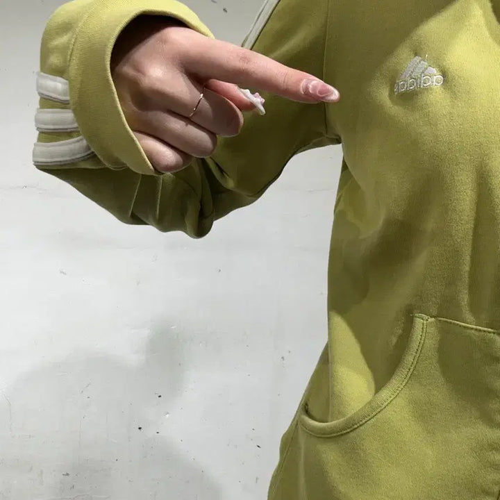 [BUNJANG] Adidas Olive Green Fitted Y2k Old School Hoodie 90 / 아디다스 올리브 그린 후드 딱붙핏 y2k 올드스쿨 후드집업 져지 90