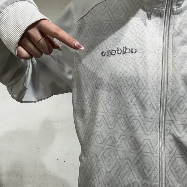 [BUNJANG] Adidas White Silver Old School Track Top Jersey M / 아디다스 화이트 실버 오버핏 올드스쿨 트랙탑 져지 M