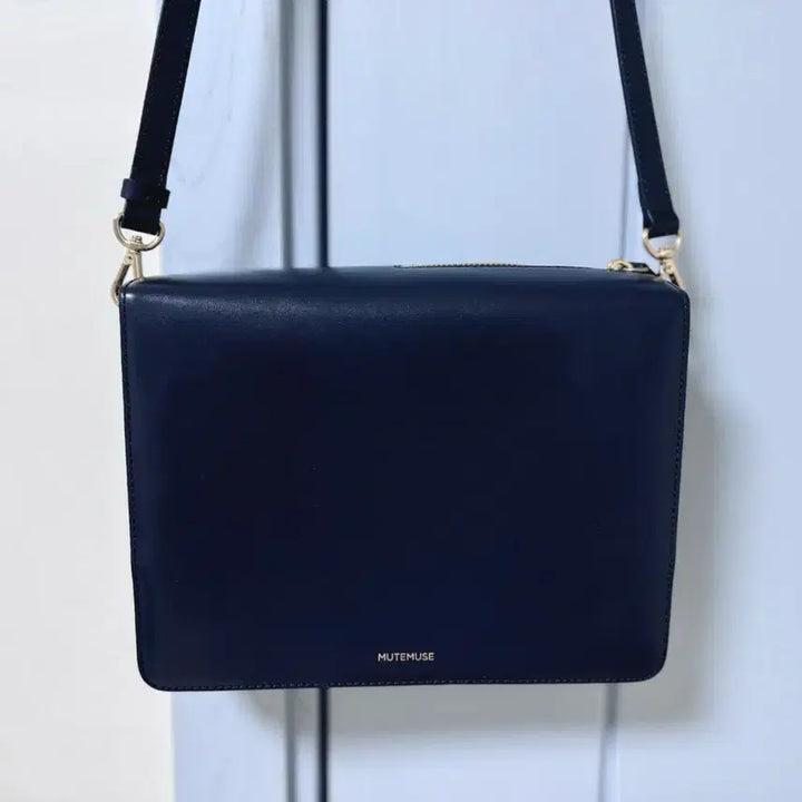 [BUNJANG] MUTEMUSE Navy Crossbody Bag / MUTEMUSE 네이비 크로스백