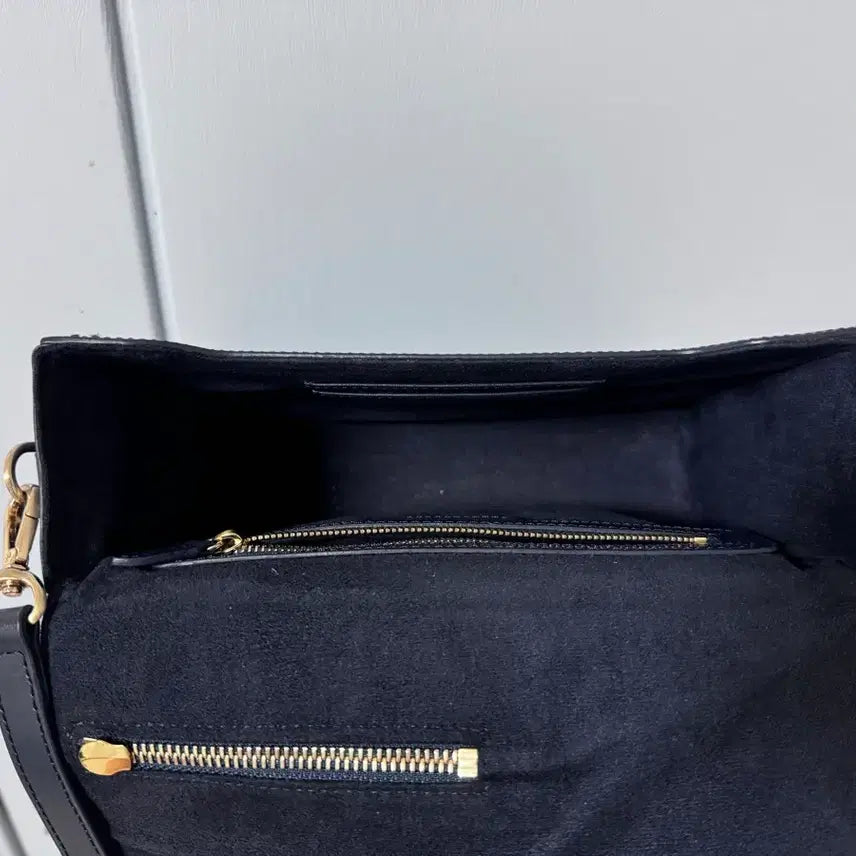 [BUNJANG] MUTEMUSE Navy Crossbody Bag / MUTEMUSE 네이비 크로스백