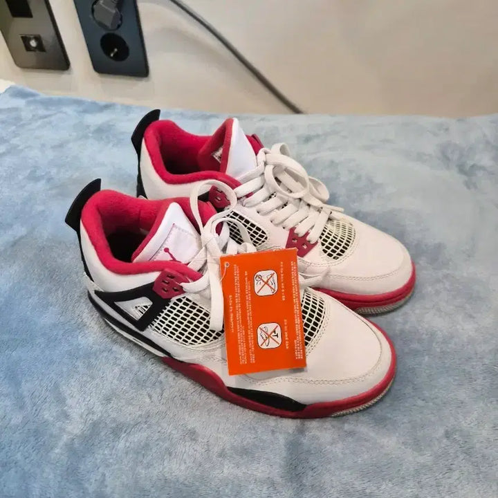 [BUNJANG] Nike Air Jordan 4 Fire Red (240mm) Sneakers / 여성 240(6Y)나이키 에어 조던 4 파이어레드 새제품 판매합니다