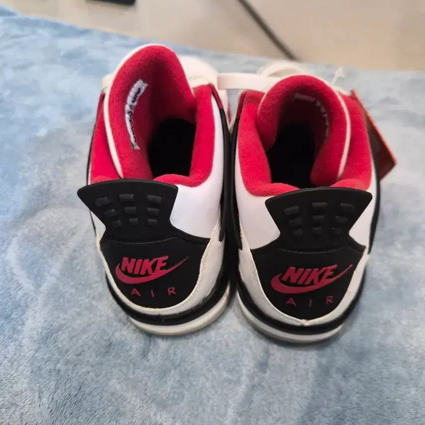 [BUNJANG] Nike Air Jordan 4 Fire Red (240mm) Sneakers / 여성 240(6Y)나이키 에어 조던 4 파이어레드 새제품 판매합니다