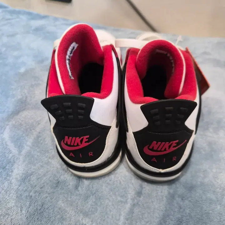 [BUNJANG] Nike Air Jordan 4 Fire Red (240mm) Sneakers / 여성 240(6Y)나이키 에어 조던 4 파이어레드 새제품 판매합니다