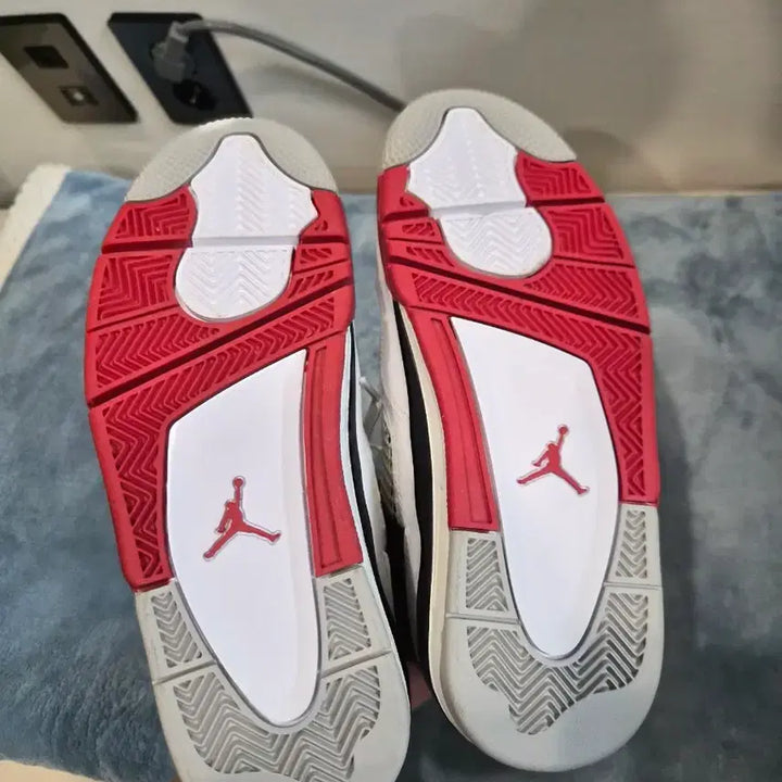 [BUNJANG] Nike Air Jordan 4 Fire Red (240mm) Sneakers / 여성 240(6Y)나이키 에어 조던 4 파이어레드 새제품 판매합니다