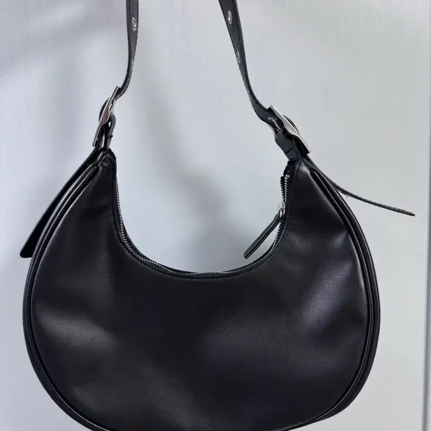 [BUNJANG] ZARA Vegan Leather Black Hobo Bag / ZARA 비건레더 블랙 호보백 숄더백