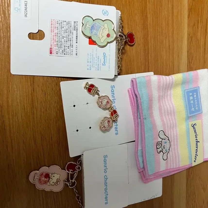 [BUNJANG] Sanrio Hello Kitty, Cinnamoroll Bundle Set / 산리오 키링 3종 + 손수건 일괄