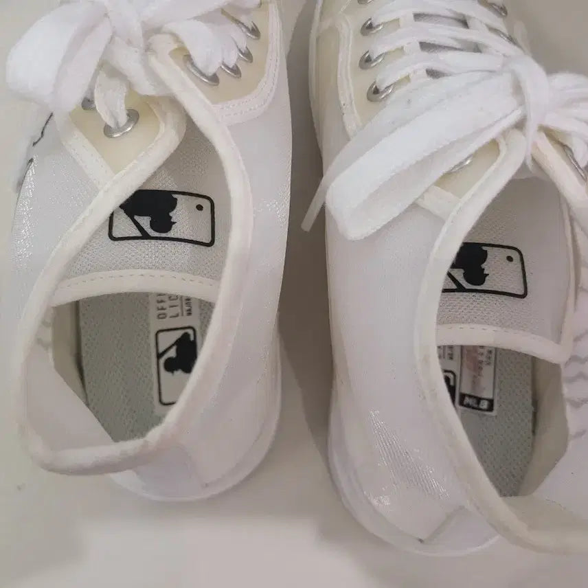 [SOLD OUT] MLB 보스턴 화이트 하이탑 스니커즈 운동화 240사이즈